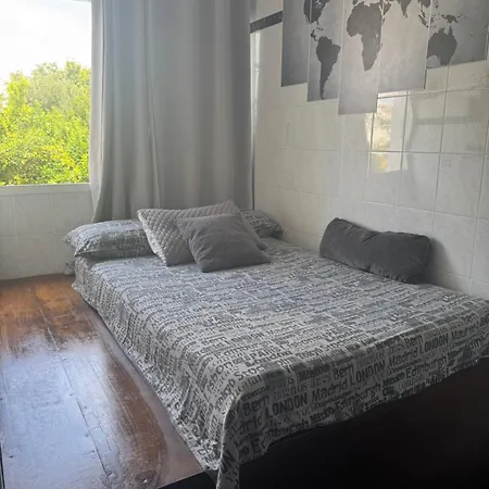 Elena's B * פאפוס